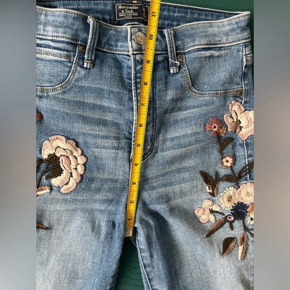 Abercrombie & Fitch Simone High Rise Ankle Jean Size 2 Denim - Picture 9 of 10